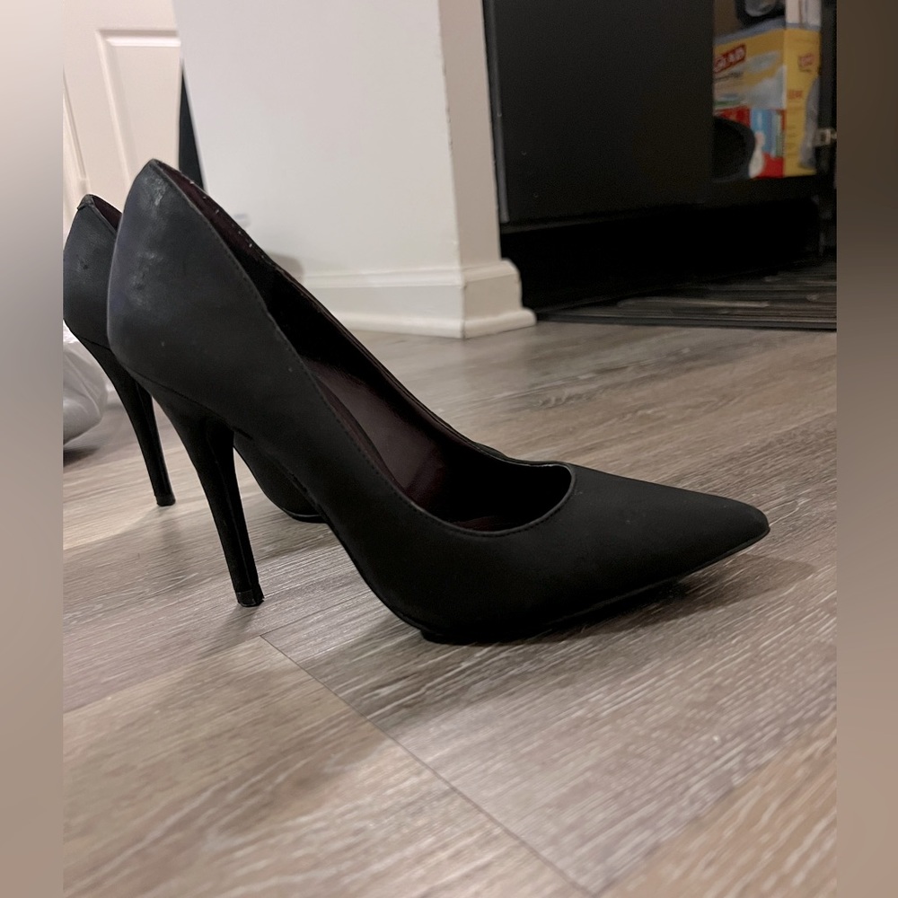 Classic black stiletto, size 5, BCBG, excellent condition